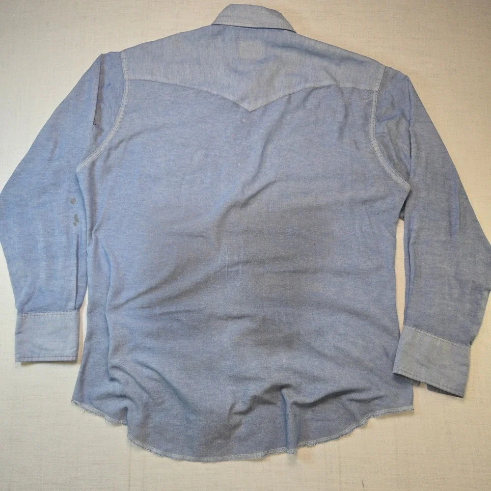 VTG Wrangler Shirt Large Mens Blue Chambray Cotton USA Cowboy Western Pearl Snap
